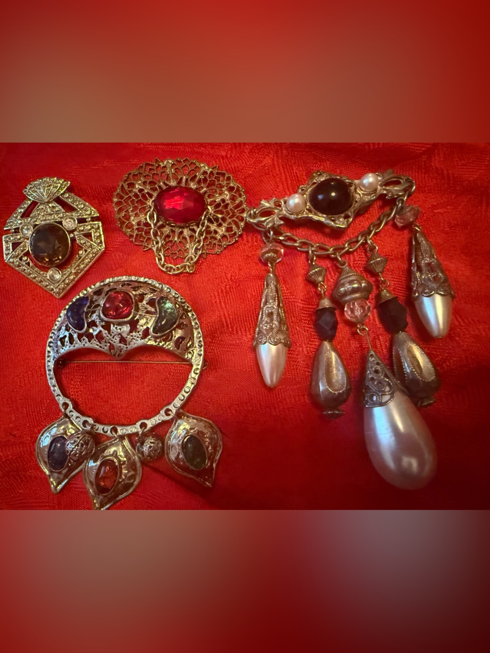 Vintage victorian styInspired Gold Tone Red & Pearl Statement Brooch
